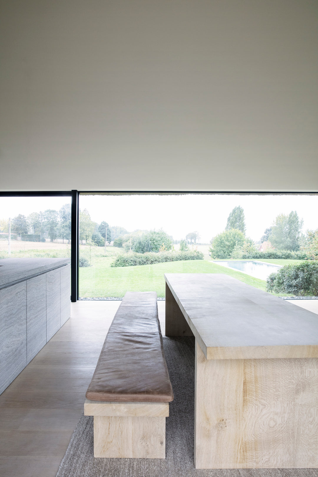 Pego dining table