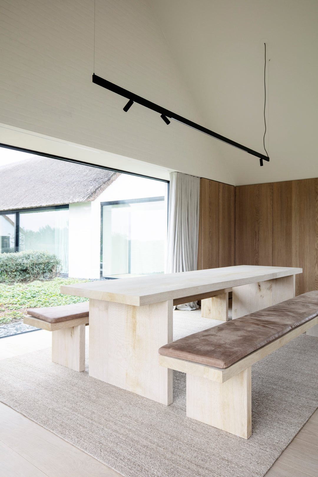 Pego dining table
