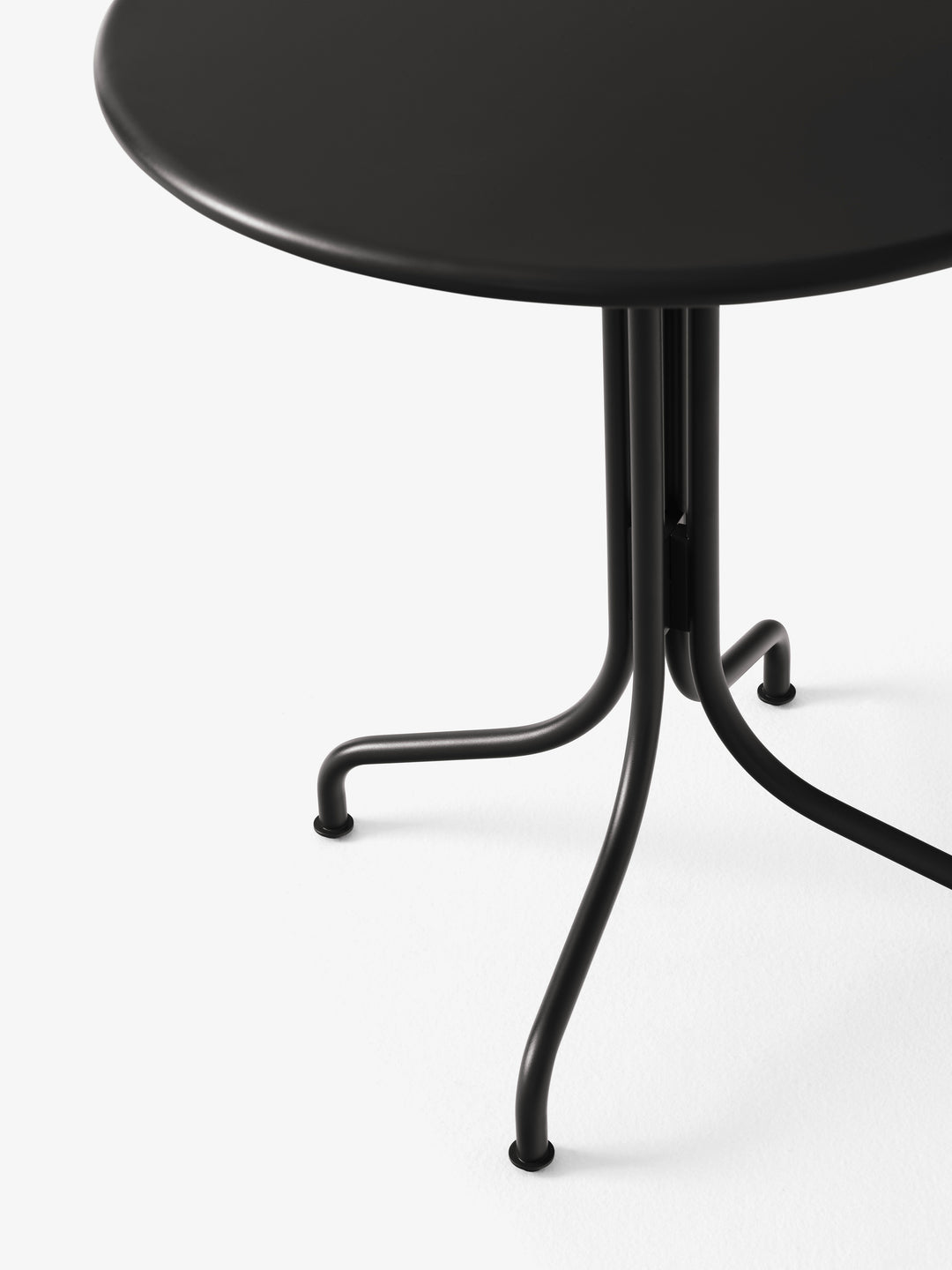 Thorvald outdoor table SC96