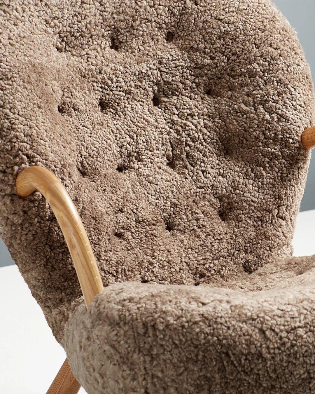 Clam Chair Sahara Oiled Oak, in AM Designs showroom, Antwerpen