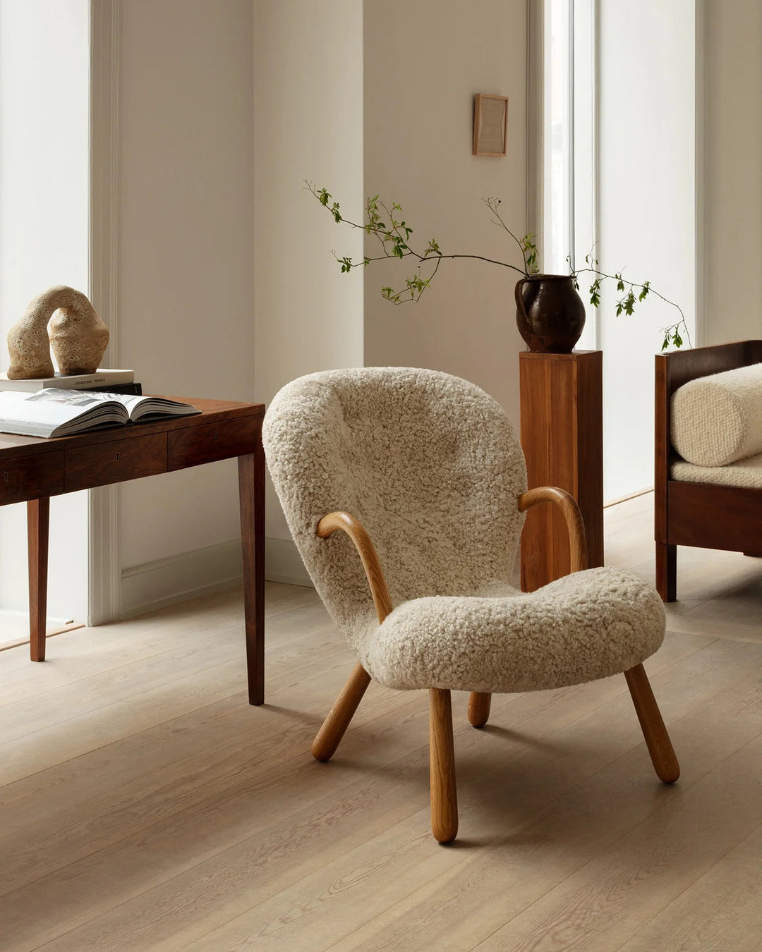 Clam Chair Moonlight Oiled Oak, in AM Designs showroom, Antwerpen