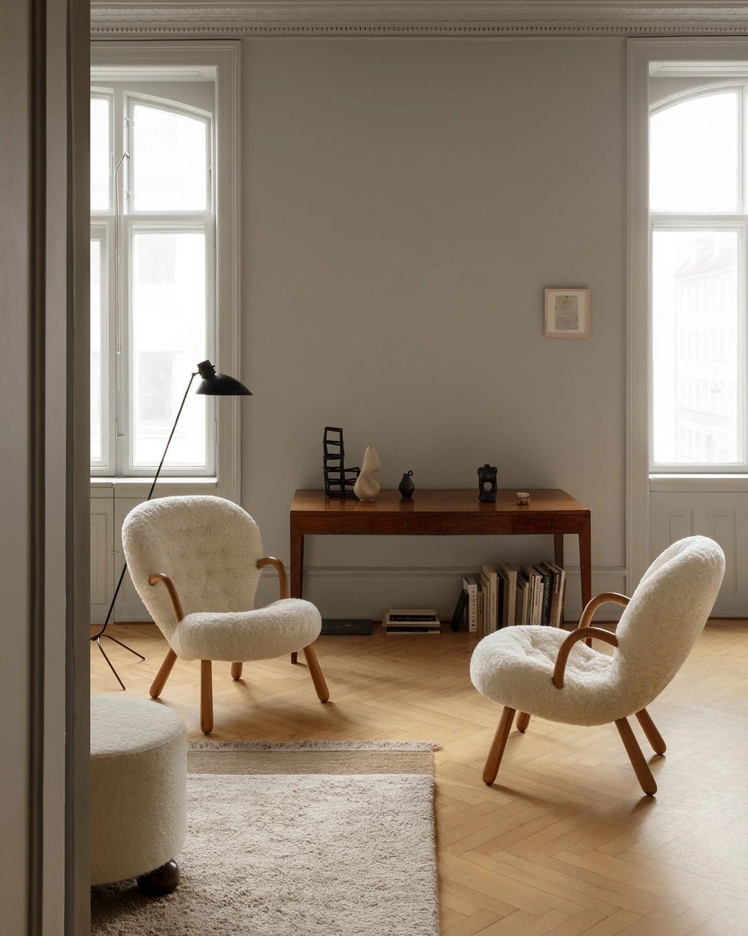 Clam Chair Moonlight Fumed Oak, in AM Designs showroom, Antwerpen