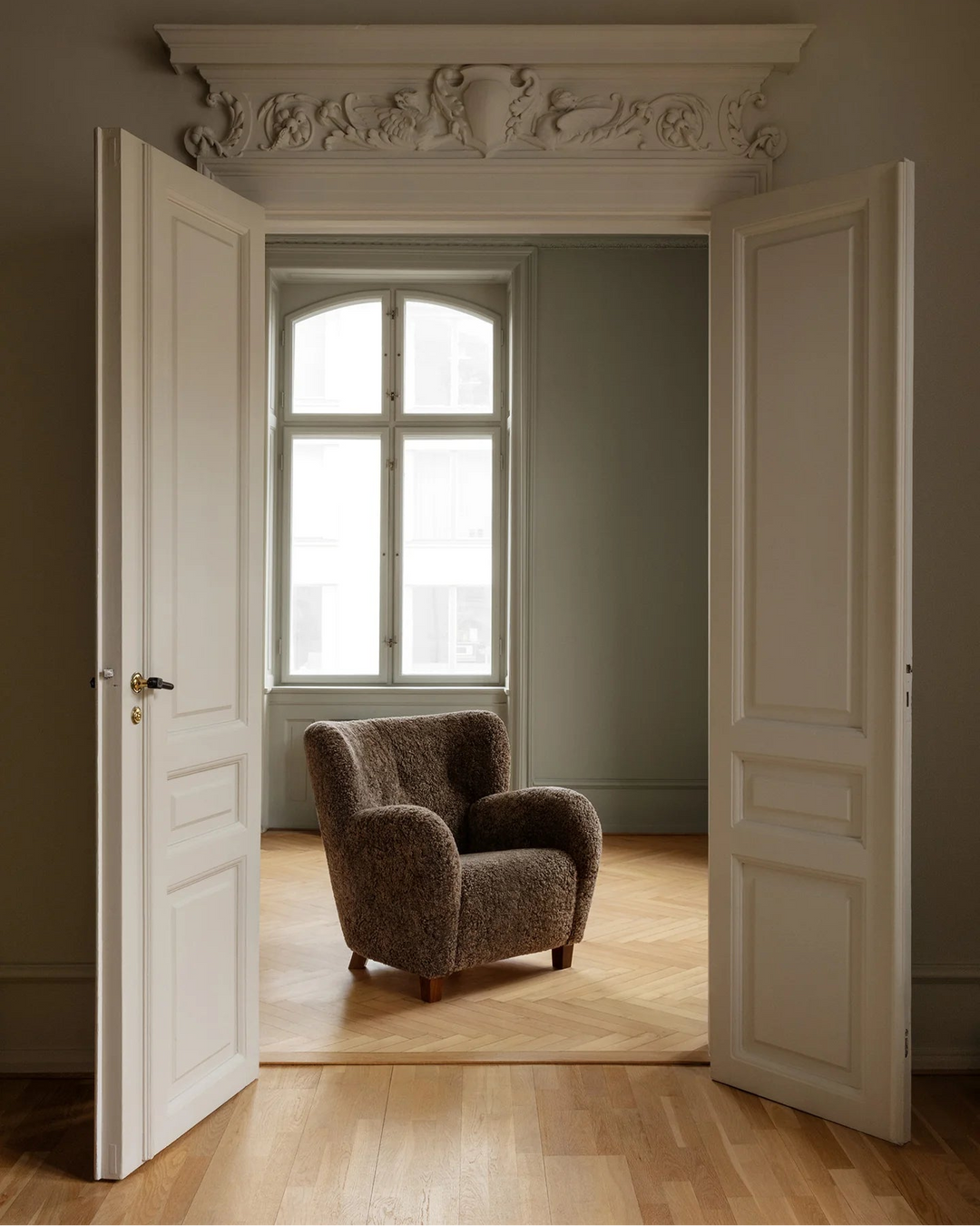 Karu Chair Sahara Fumed Oak, in AM Designs showroom, Antwerpen