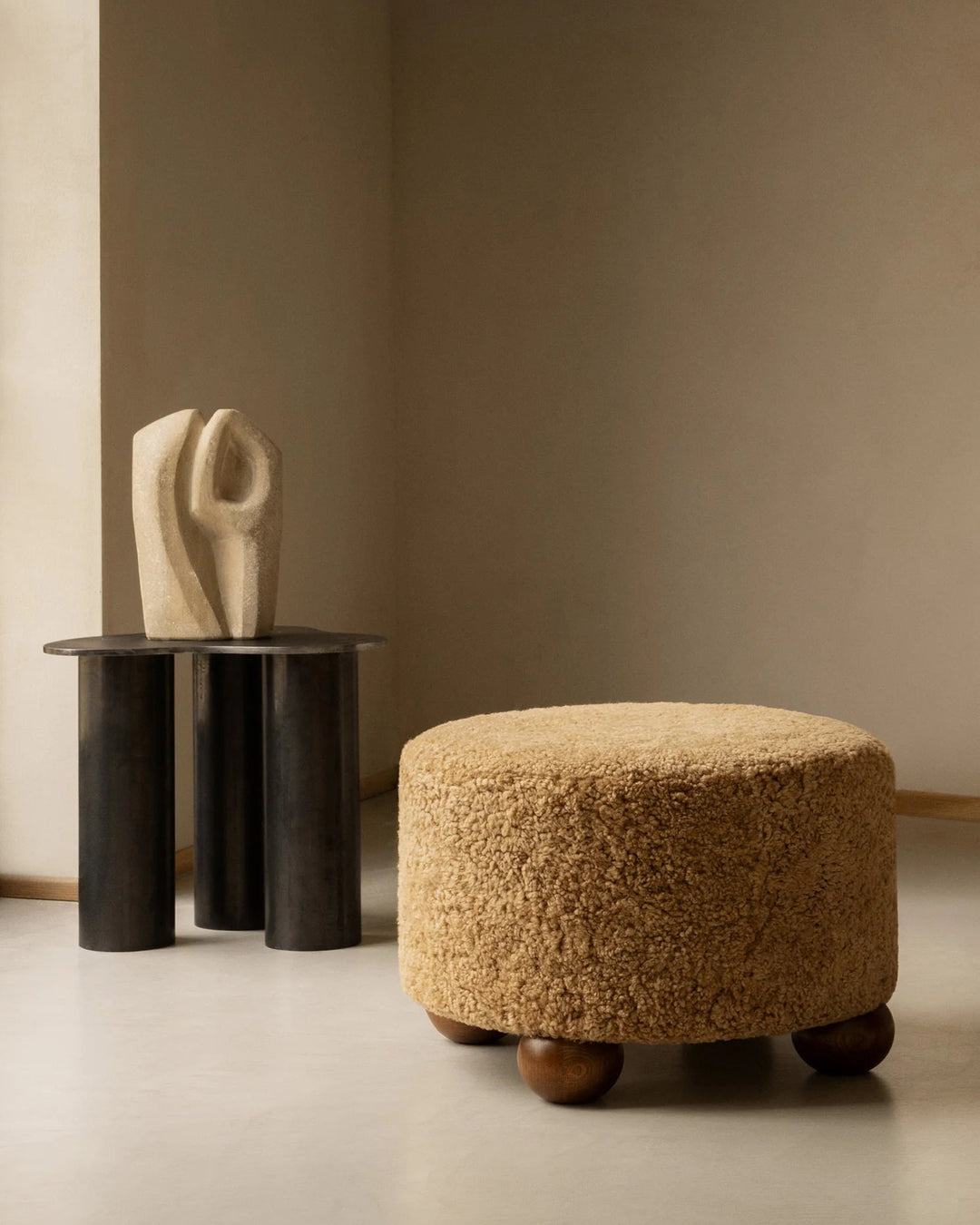 Luupo Ottoman Maple Fumed Oak, in AM Designs showroom, Antwerpen