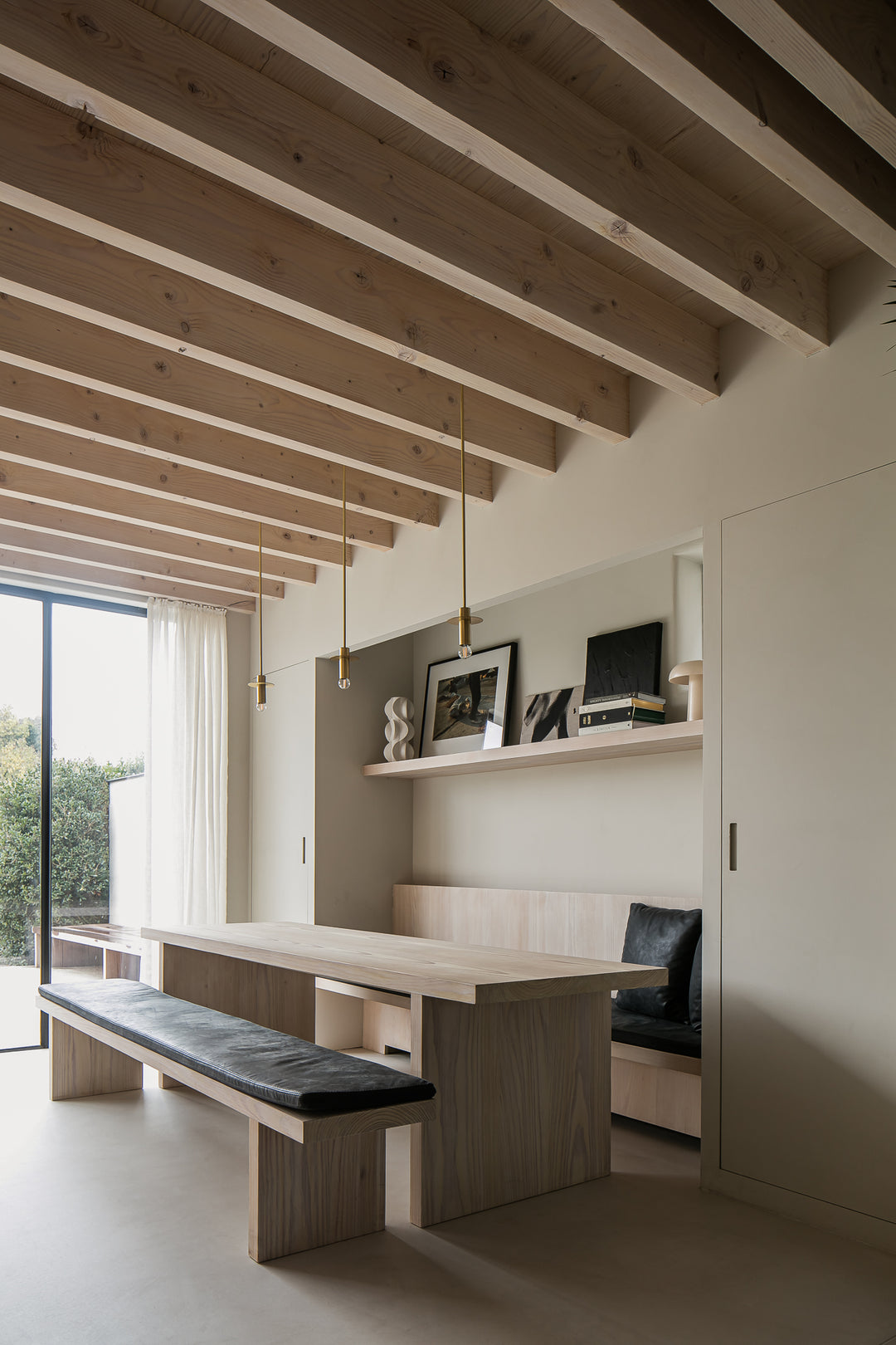 Pego dining table